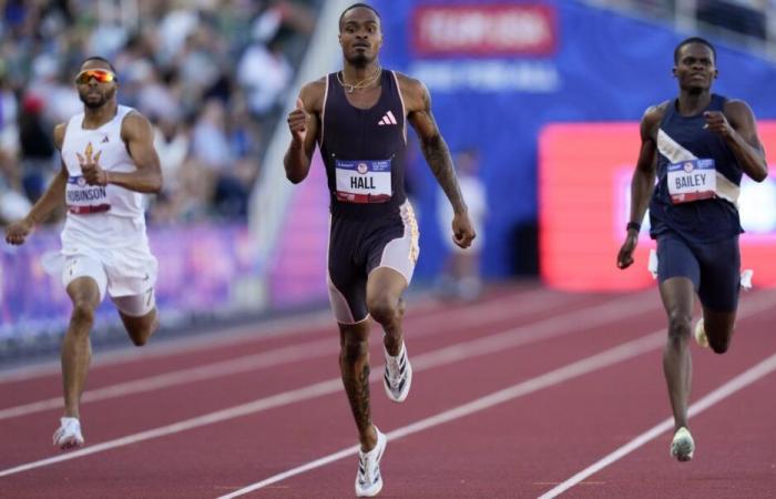 Quincy Wilson, jeune prodige du 400 m record du monde U18, mais hors JO. Hall remporte les épreuves