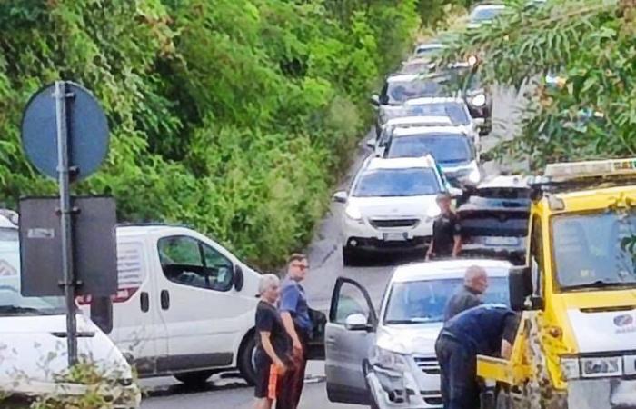 Nouvel accident à l’intersection de via di Cori et via Redina Ricci : Carabiniers de Velletri et Police Locale de Lariano sur place