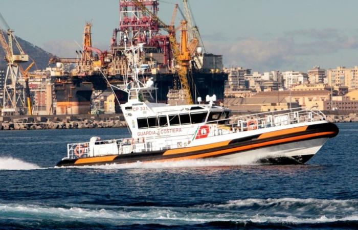 Accident sur un bateau dans les eaux internationales, un pêcheur secouru par les garde-côtes
