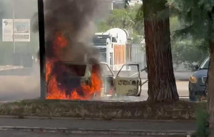 Peur à Villa Rosa di Martinsicuro : explosion d’une voiture via Capri