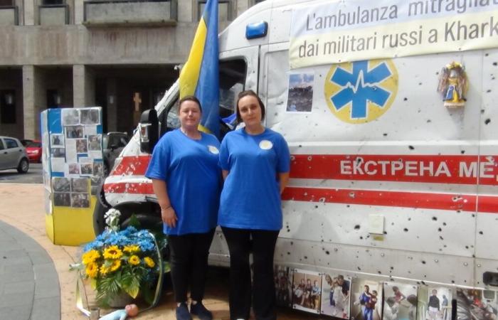 Une ambulance criblée de balles pendant la guerre en Ukraine exposée à Varèse : elle transportait des enfants