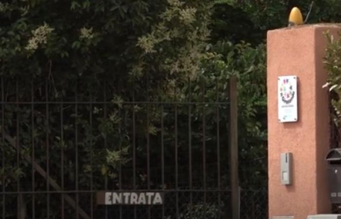 Fiumicino, parents exclus de l’appel à la crèche d’été. « Nous demandons les mêmes droits que ceux qui vont aux élections municipales » (VIDEO)