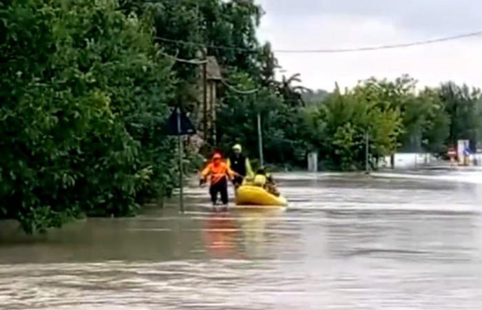 Les zones inondables de Campogalliano ont été inondées, trois familles récupérées en canot