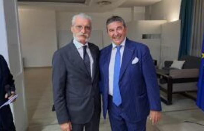« L’Altro » d’Alfonso Andria au « Rotary Club Salerno Picentia ». Le président Vincenzo Capuano a rappelé les projets de l’année.