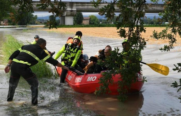 Glissements de terrain et inondations en Émilie-Romagne, les crues des rivières font peur. Suivez la diffusion en direct