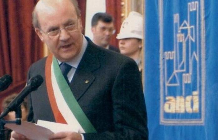 Paolo Agostinacchio, ancien maire de Foggia, est décédé : il est tombé malade alors qu’il était dans son bureau