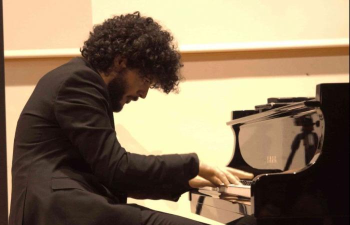 Capestrano, le pianiste Jacopo Petrucci de L’Aquila clôture le festival de jazz « Un amour suprême »