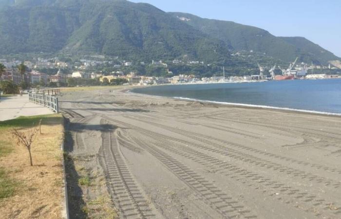Castellammare, Vicinanza annonce : « Bord de mer pour la baignade ». Et achetez des douches et des toilettes publiques