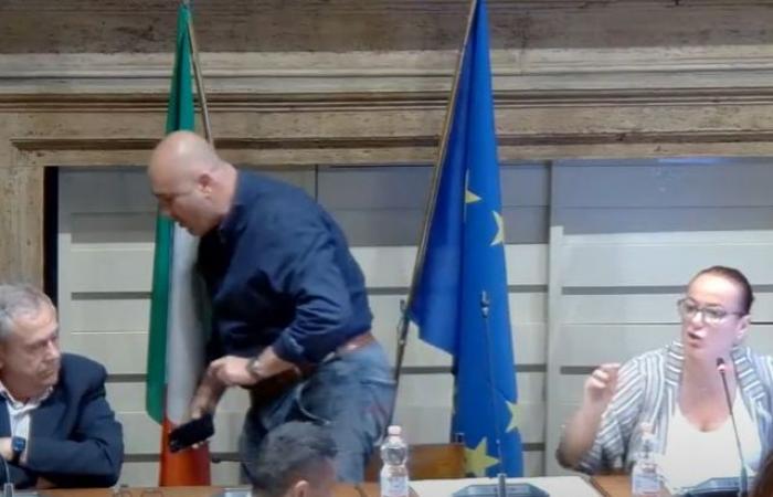 Terni et Bandecchi aboient contre la FdI pendant l’heure des questions | Vidéo