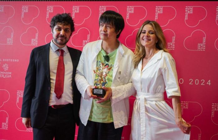 Le réalisateur Chen Fei reçoit le film Golden Griffin Encounter Love