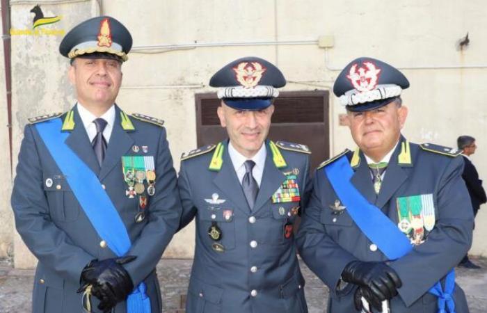 Changement à la tête du commandement provincial de la Guardia di Finanza de Catanzaro. Le colonel Pierpaolo Manno succède au général B. Domenico Grimaldi