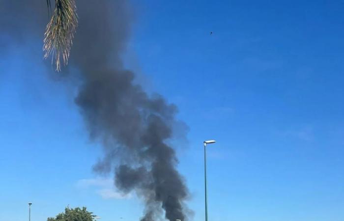 Naples : Incendie dans une décharge, pompiers au travail
