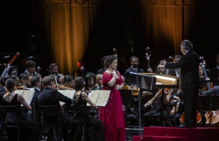 Puccini triomphe sur les tribunes des Murs : le concert dirigé par Muti enchante Lucques et le monde
