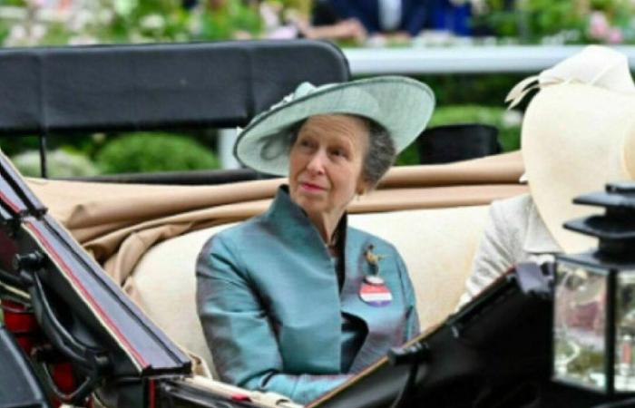 La princesse Anne rentre chez elle après un accident de cheval. Carlo en excellente forme au Japon