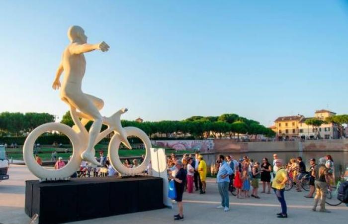 A la veille de l’arrivée du Tour de France sur le front de mer, Rimini rend hommage au mythe de Pantani