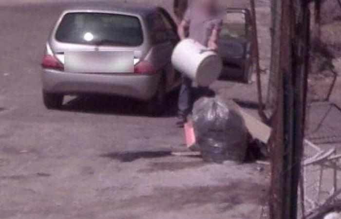 Service de vidéosurveillance mobile intensifié pour lutter contre l’abandon des déchets à Agrigente : des pièges photographiques cryptés en action