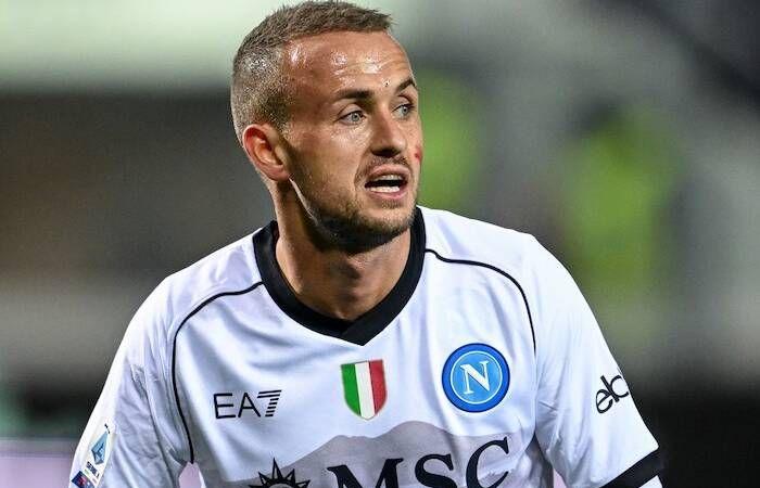 Lobotka: «Si j’avais une offre d’un grand club, je l’accepterais, mais ce ne serait pas un problème de rester à Naples»