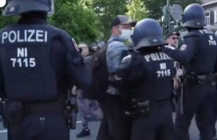 Allemagne, marche contre l’AfD : heurt au congrès d’extrême droite, deux officiers blessés