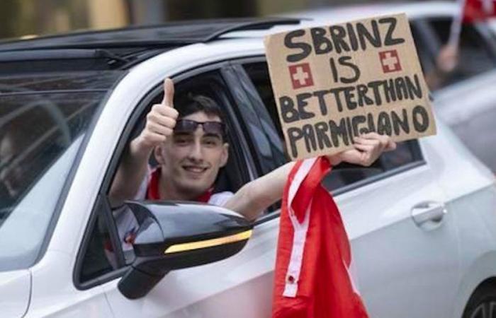 Euro 2024 : les supporters de la Croix-Rouge célèbrent la victoire de la Nati dans les rues du Tessin