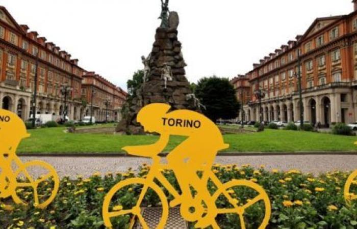 L’attente grandit à Turin pour l’arrivée historique du Tour de France : le trophée “Grand Départ” exposé au Punto Più – Turin News 24