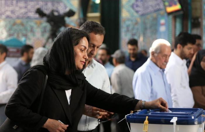 Elections en Iran : avantage pour le réformateur Pezeshkian, mais il y aura un second tour