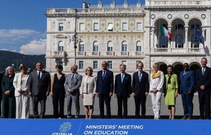 G7 à Trieste, Valditara avec les représentants de 17 délégations