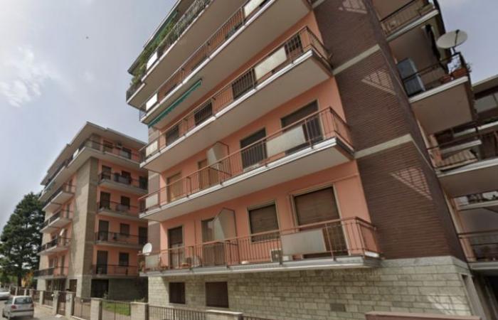 Un enfant de 18 mois tombe du balcon d’une copropriété à Pavie et décède à l’hôpital