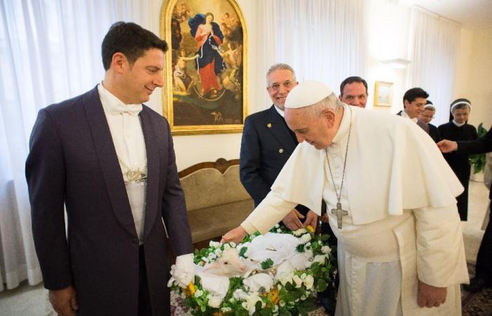 Pourquoi le Pape donne-t-il le pallium aux archevêques (les agneaux y sont pour quelque chose)