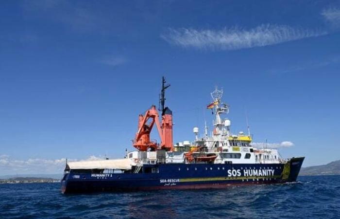 Le navire Humanity 1 arrive au port de Catane, 186 migrants débarqués : il y a aussi un mort