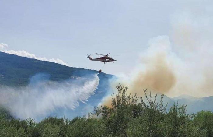 Incendie sur la colline, la situation s’aggrave : les habitants évacués – Teramo