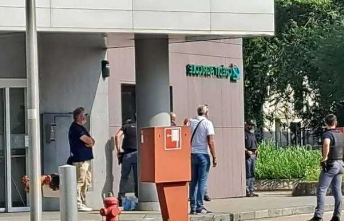 Bandits barricadés dans un immeuble à Vicence : la nouvelle de ce qui s’est passé