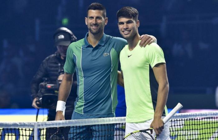 Wimbledon, Djokovic régulièrement au départ : “Je vais bien”