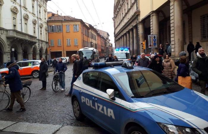 Grève de la police à Bologne le jour du Tour de France, motif de la protestation et risque de chaos dans la ville