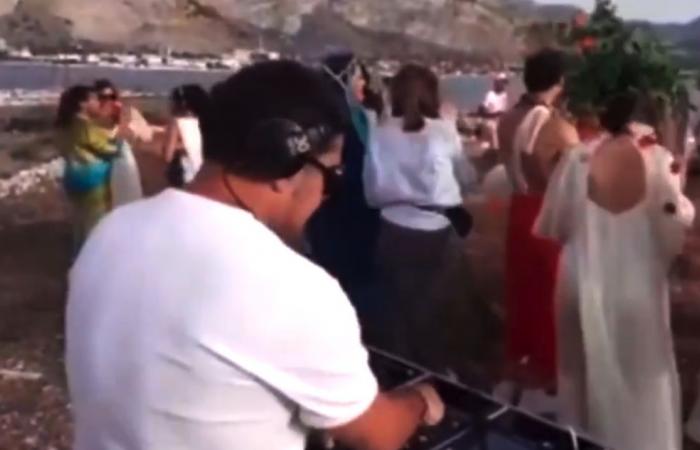 Fête illégale sur l’Isola delle Femmine, le DJ parle : «Nous voulions juste tourner un clip vidéo, ne pas faire de dégâts» – La vidéo