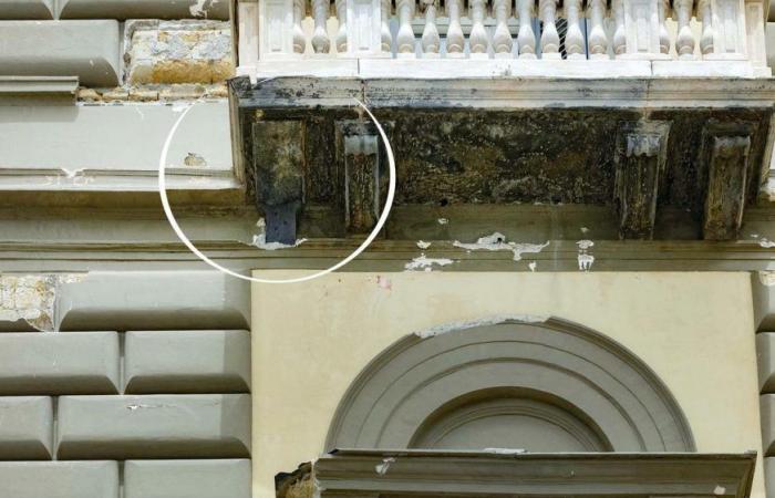 Naples, le balcon s’effondre sur un restaurant au bord de l’eau : le premier s’effondre il y a deux mois : “Personne n’est intervenu”