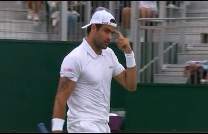 Berrettini et le geste sur le terrain après la victoire à ses débuts à Wimbledon : ce que cela signifie