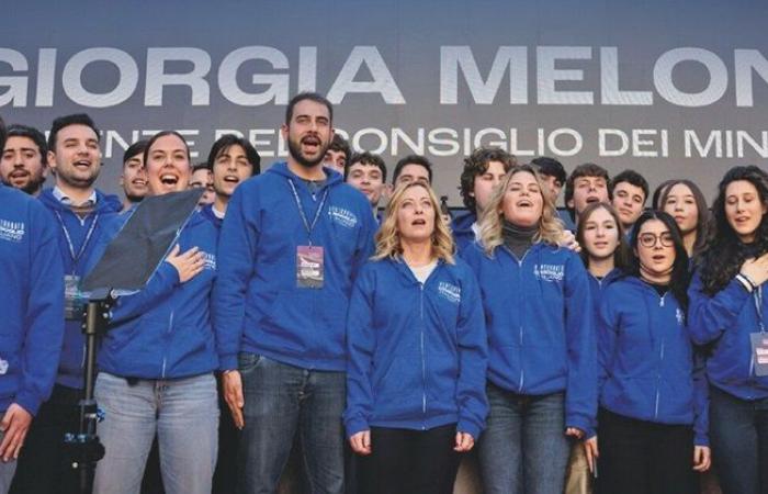 FdI, 3 du Gioventù Nazionale risque d’être expulsé: «Giorgia Meloni ne fait pas semblant de ne pas savoir»
