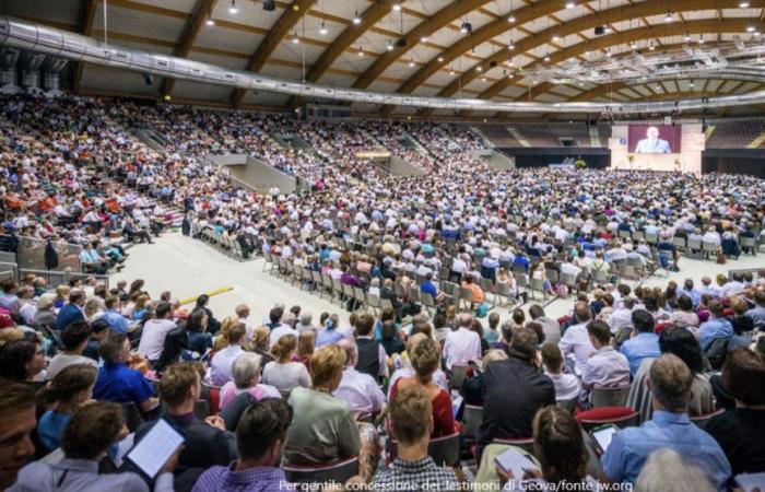 Des milliers de personnes ont également assisté au congrès annuel des Témoins de Jéhovah à Turin