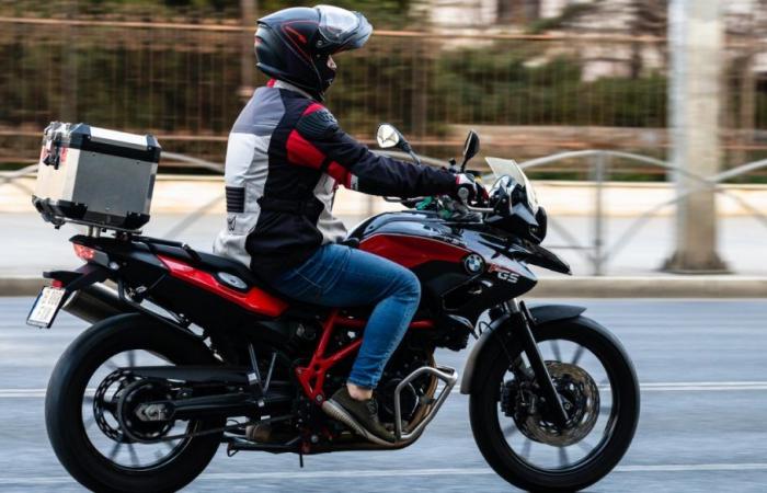 Feu vert pour l’utilisation de la bande d’urgence pour les motos en Espagne