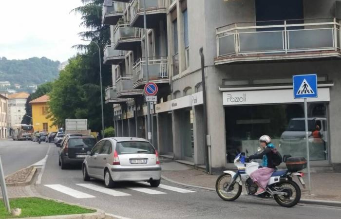8 heures du matin, début du chantier via Borgovico à Côme : premiers ralentissements, trois points critiques pour la circulation