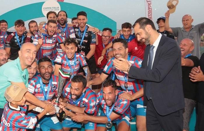 Coppa Italia Puntocuore : le Catania FC lève le trophée vers le ciel pour la première fois de son histoire