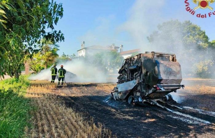 Machine agricole en feu dans les champs, crainte pour le réservoir GPL à proximité
