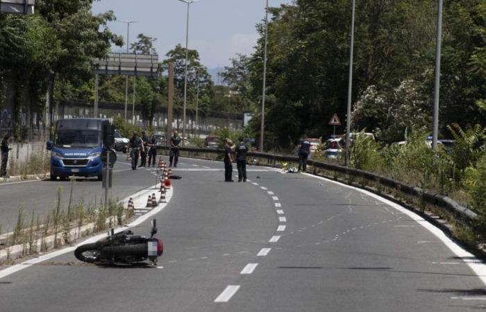 Périphérique est de Rome, accident via del Foro Italico : deux motocyclistes morts. A Colombo, une voiture se renverse