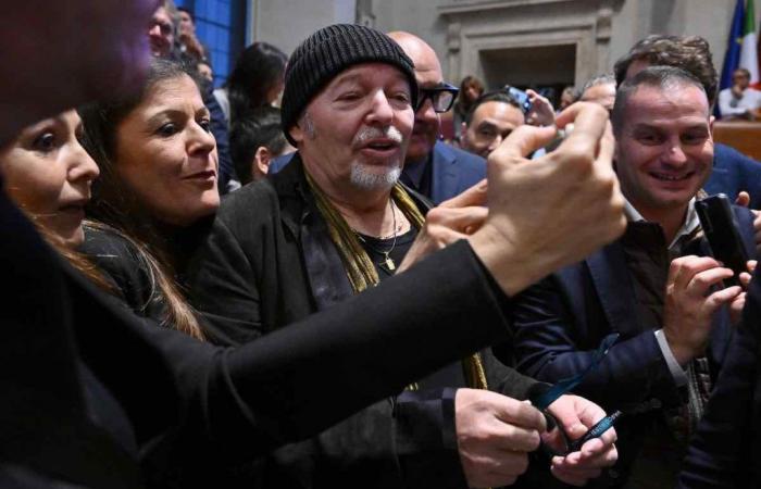 Vasco Rossi et son Rock politique : le coup contre Salvini est sans précédent | VIDÉO