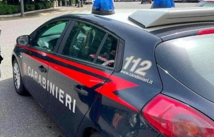 Il amène deux femmes à la caserne pour avoir des relations sexuelles : « Raisons de service ». Un carabinier acquitté à Ravenne