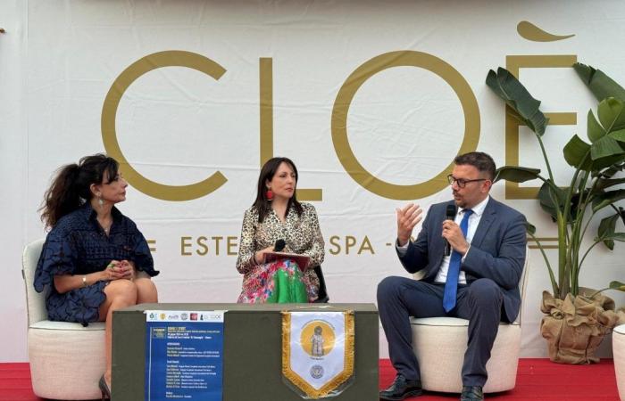 La “Charte éthique pour vaincre les inégalités entre les sexes et les discriminations dans le sport” a été signée sur la scène de Storia di Donne par le maire Bennardi et le “Club Soroptimist” de Matera
