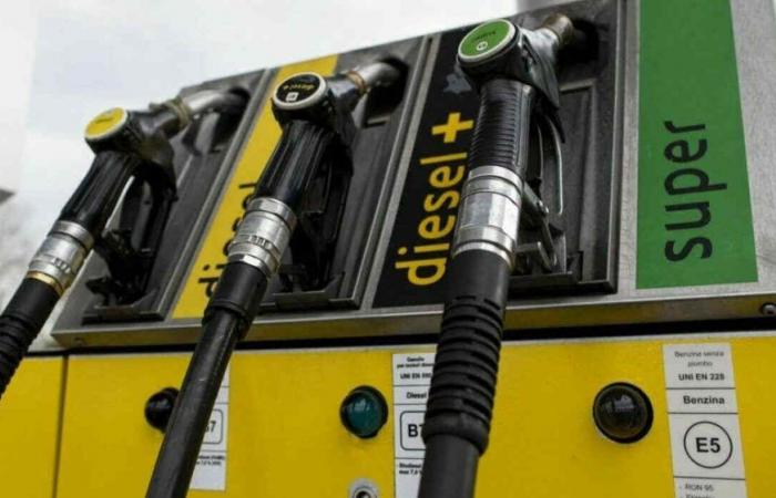 Les hausses d’essence reprennent, prix servi sur autoroute à 2,2 euros. Diesel diesel servi à 1 925 euros/litre