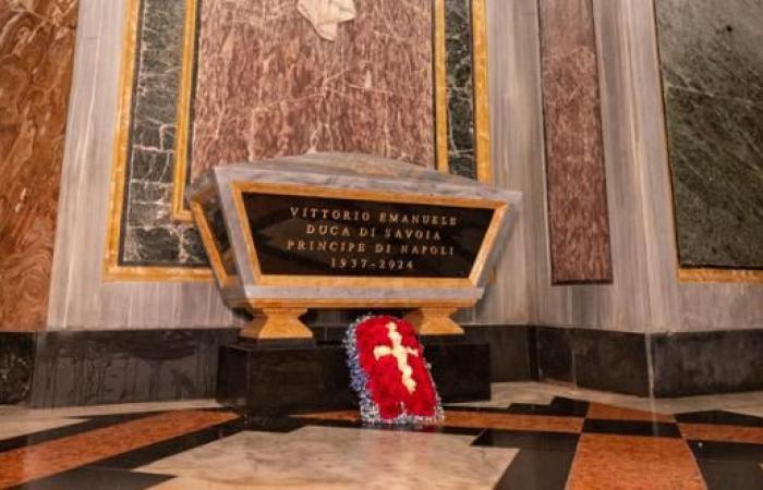 Vittorio Emanuele de Savoie enterré à Superga : un enterrement non royal