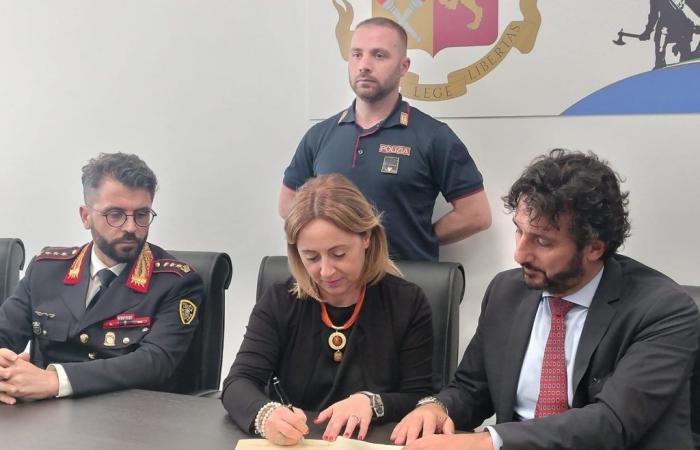 Partage de systèmes de vidéosurveillance entre la municipalité d’Andria et la préfecture de police de Barletta-Andria-Trani. L’accord a été signé.
