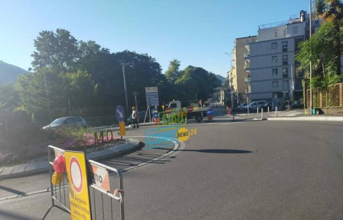 Deuxième jour de chantier à Borgovico : premiers ralentissements dans Viale Rosselli, beaucoup de trafic aux carrefours